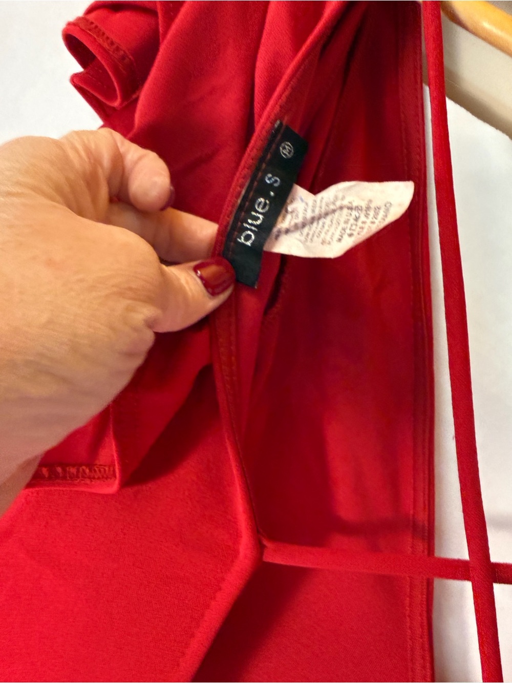 Red Ruffle-Sleeve V-Neck Jumpsuit - Picture 4 of 6